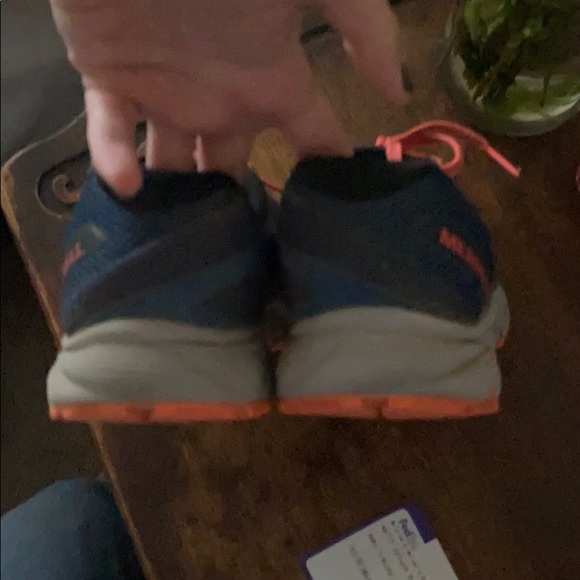 Running shoes - Picture 2 of 3